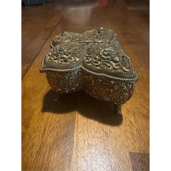 Vintage Butterfly Filligree Metal Music Box Plays Melody of Love Hinged 3.25” - Picture 8 of 13